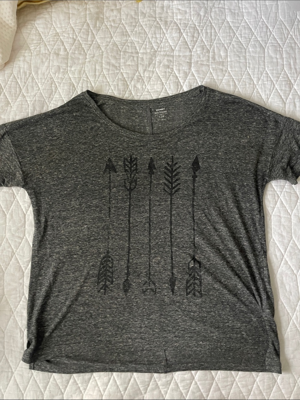 Old Navy Charcoal Gray Short Sleeve Tee with Arrow Graphic